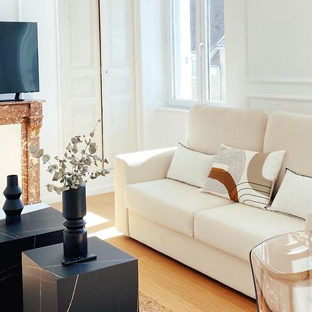 Le Haussmann ⸱ Stationnement Gratuit ⸱ Fibre Apartman Déols Kültér fotó